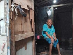 Nenek Rukanah, Hidup Sendiri dengan Keterbatasan Fisik Menanti Kepedulian