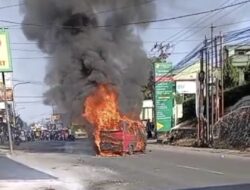 Angkot Jurusan St Timur-Goalpara Sukabumi Ludes Dilalap Api, Sopir Alami Luka Bakar