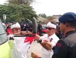 Jelang HUT RI ke-80, SMSI Bekasi Bersama Brimob dan Aliansi Ormas Bagikan Ribuan Bendera Merah Putih