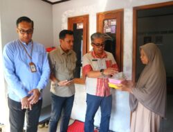 Sekda Kota Bogor Serahkan Bantuan Permakanan bagi Lansia