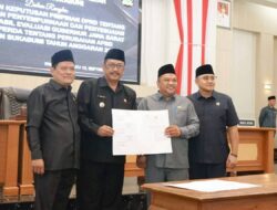 Pimpinan DPRD Kab Sukabumi Sampaikan Keputusan Raperda Perubahan APBD 2025
