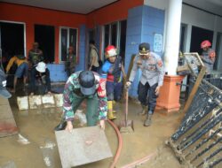 Kepolisian Gerak Cepat Evakuasi dan Beri Bantuan Korban Banjir Sukabumi