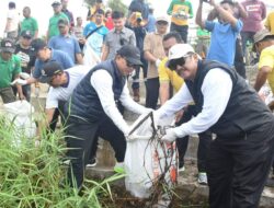 Komitmen Jaga Kenyamanan Fasilitas Publik, Bupati Sukabumi Pimpin Aksi Bersih-Bersih Pantai
