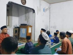 Anggota DPRD Sukabumi Erpa Aris Purnama Gelar Tarawih Keliling di Desa Mekarmukti Waluran