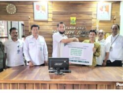Peduli Infrastruktur Desa, Perhutani KPH Sukabumi Kucurkan Dana Perbaikan Jalan di Jampang Tengah