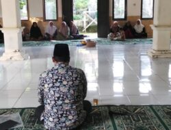 KUA Surade Sukabumi Edukasi Ibu-ibu Desa Pasiripis, Ciptakan Keluarga Sakinah