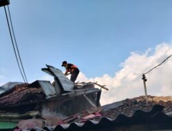 Diterjang Angin Kencang, 4 Atap Bangunan di Kota Sukabumi Rusak