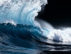 Dihantam Ombak di Pantai PangrerekanS urade, Perahu Terbalik dan Satu Nelayan Tewas