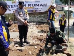 Sambut Hari Bakti ke-81, Dinas PU Kab Sukabumi Bedah Rumah Warga Gegerbitung