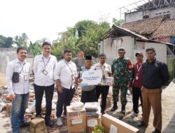 Nyalakan Harapan, PLN Sukabumi dan YBM Salurkan Bantuan Korban Kebakaran di Cidahu
