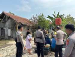 Warga Pasir Honje Kesulitan Air, Polres Sukabumi Salurkan Bantuan