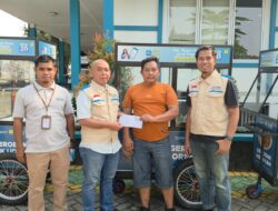Bantuan Gerobak YBM PLN UP3 Sukabumi, Nyalakan Harapan Baru Ekonomi Warga